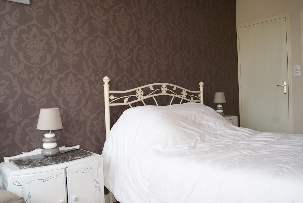 Gites De La Melautais Saint-Juvat Zimmer foto