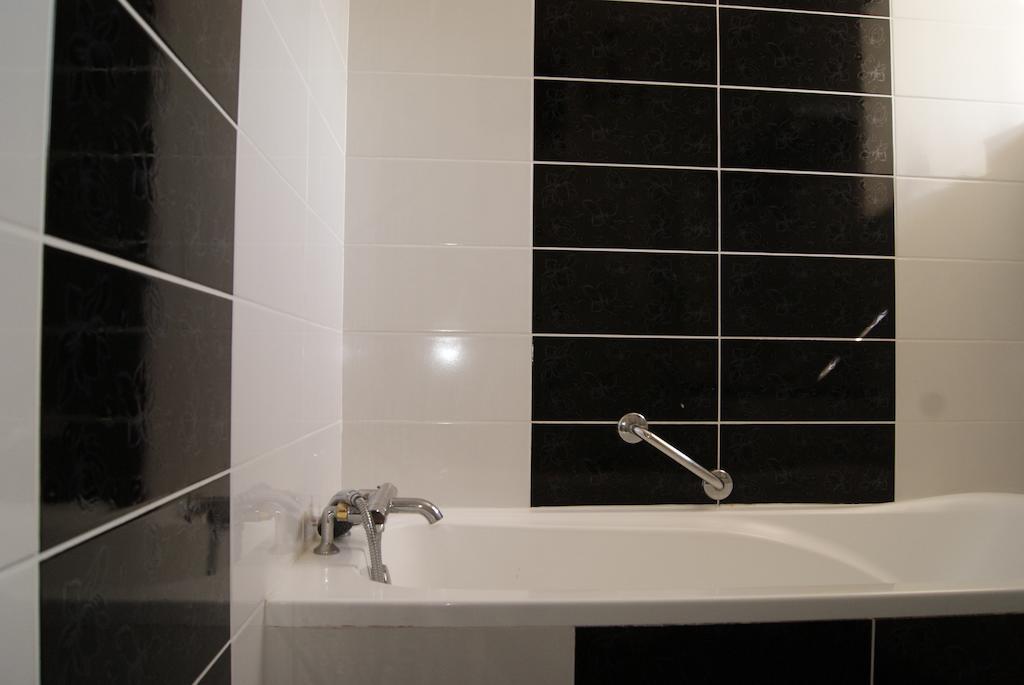 Gites De La Melautais Saint-Juvat Zimmer foto