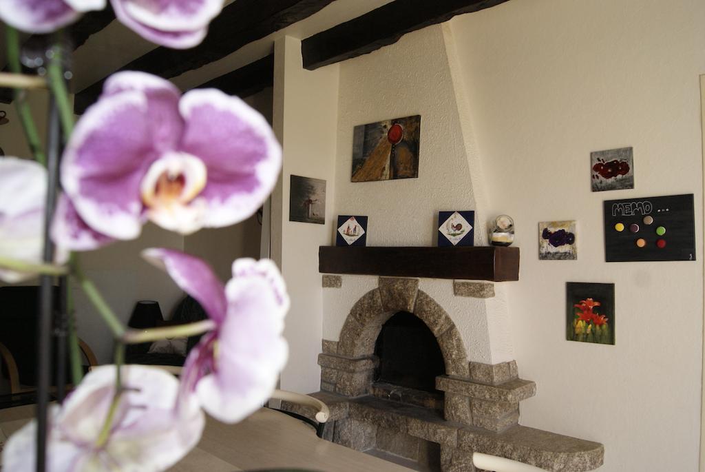 Gites De La Melautais Saint-Juvat Zimmer foto